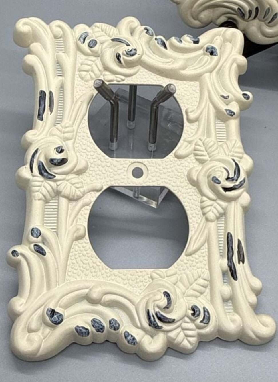 Amertac Cast Metal Antique White Switch & Outlet Plate Covers Lot Cottagecore - Picture 8 of 13